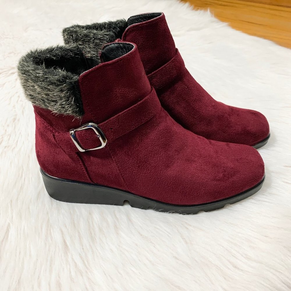 NWOT Patrizia Cranberry Suede Ankle Boots 8